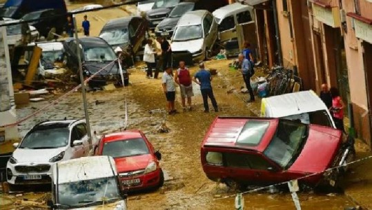Shira të rrëmbyeshëm, breshër dhe përmbytje në veri të Spanjës