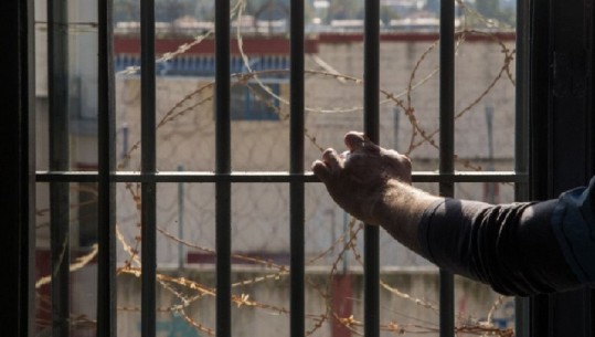 Vdes një tjetër shqiptar në burgjet greke