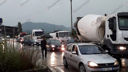 12 km radhë automjetesh, sërish probleme me trafikun në Fushë-Krujë (FOTO)