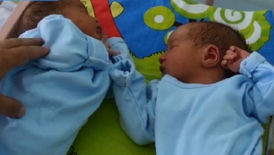 'Dy gëzime në një ditë'/ 12481 bebe morën bonus sapo erdhën në këtë botë (VIDEO)