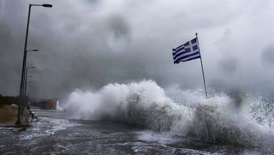 Mot i 'çmendur' 6 të vdekur në Greqi, stuhia godet edhe Italinë (VIDEO)