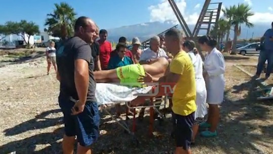 Stuhitë 'pushtojnë' Shqipërinë/ Roja bregdetare në Vlorë goditet nga tubi i çadrës, 30' në gjendje kome (VIDEO)
