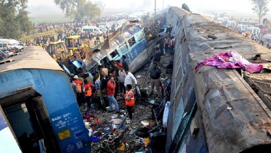 Pakistan, 10 të vdekur nga përplasja e trenave, shkak infrastruktura e dobët 