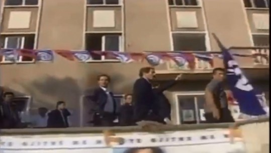 Murrizi nxjerr videon e mitingut të Berishës në ’97 dhe shpërthen ndaj ish-deputetëve demokrat: Ku ishit ju bij kopilash komunistë