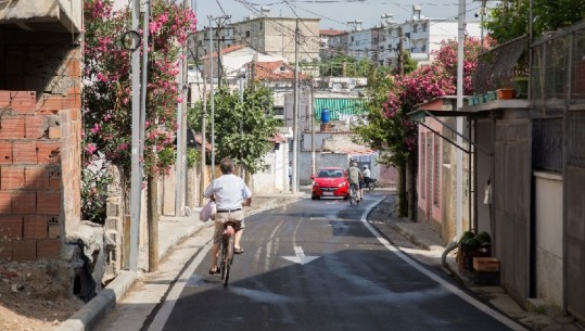 Nga një 'minifshat’ shndërrohet në një nga lagjet më të mira të Tiranës (FOTO+VIDEO)
