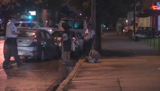 Filadelfia, linçohet nga turma pasi vodhi një makinë me tre fëmijë brenda