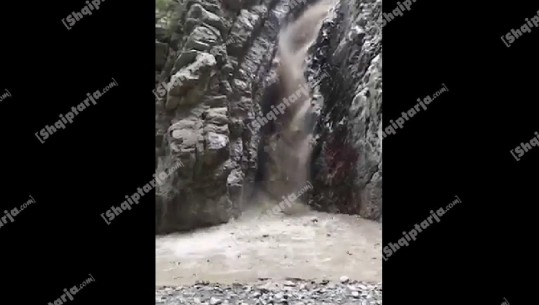 Vendi ku u mbyt vajza dhe fëmija i shpëtuar.../ Report Tv sjell pamjet ekskluzive nga kanioni i Holtës