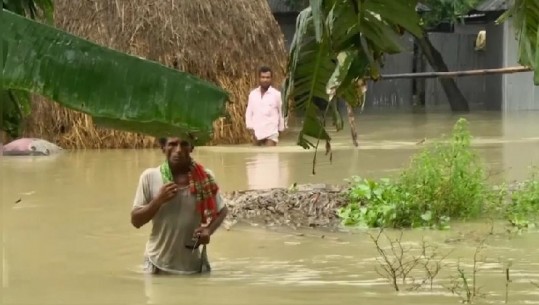Sezoni musoneve, përmbytje dhe rrëshqitje toke, të paktën 88 të vdekur në Nepal e Indi (VIDEO)