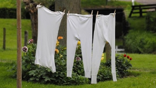 Si të zhdukni nuancën e verdhë nga rrobat e bardha, 5 mënyra të thjeshta 