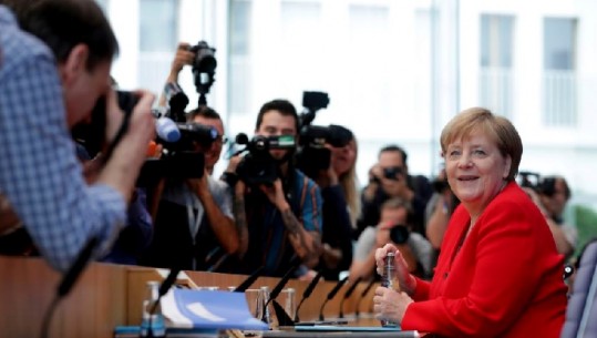 Berlin, Merkel flet për Trump, Brexit dhe shëndetin e saj (VIDEO)