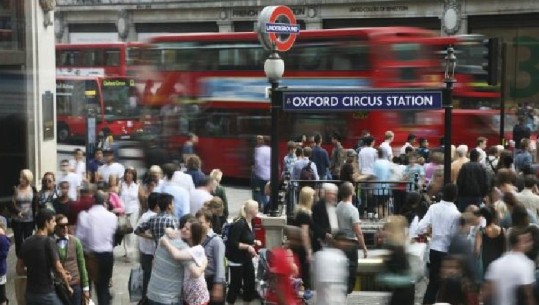 Londër, gaz lotsjellës në metro. Dy të dyshuar largohen me shpejtësi