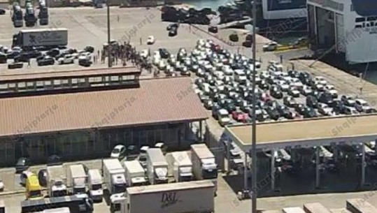 Fluks në portin e Durrësit/ Të huajt zgjedhin Shqipërinë, emigrantët kthehen për pushime në atdhe (VIDEO-FOTO)
