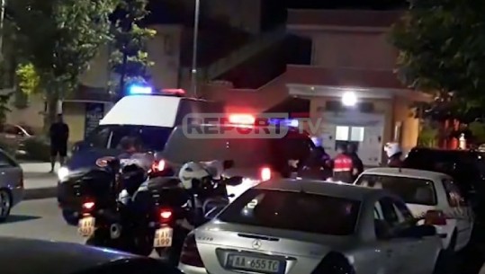 Dhunuan dy policët që ndërhynë për të shuar sherrin, arrestohen 4 vlonjatët (EMRAT)