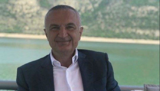 Meta uron mëngjesin nga Kosova/ Presidenti mes malit, liqenit dhe… filxhanit