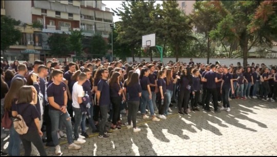 Të rinjtë shqiptarë zgjedhin t'i kryejnë studimet jashtë, 3000 maturantë legalizojnë diplomat