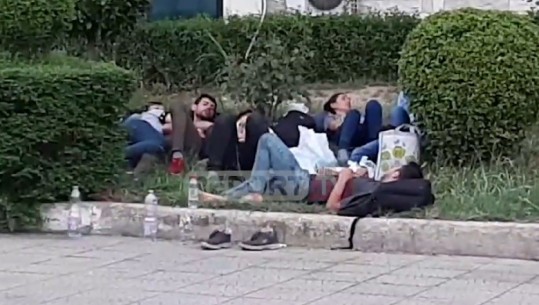 Arrestohet trafikanti i klandestinëve në Gjirokastër, pas kontrollit policia zbulon 6 sirianët (VIDEO)