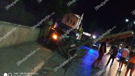 Tetë të plagosur/ Makina përplaset me shtyllën në Tiranë, 'Peugeot'-i me familjen vlonjate përmbyset në Fier