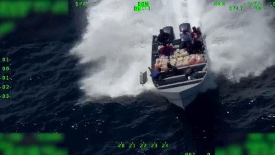 SHBA/ Ndjekje dramatike në Paqësor, trafikantët hedhin thasë me kokainë në det (VIDEO)