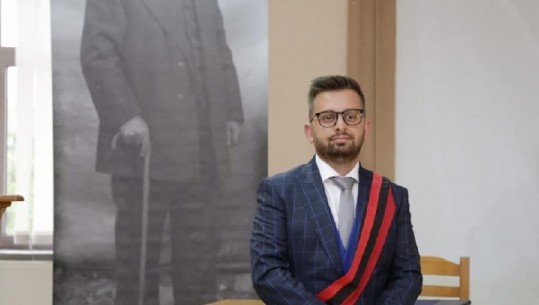Erion Isai betohet si kryebashkiak i Kolonjës: Privilegji i detyrës, me thirrjen e krenarisë