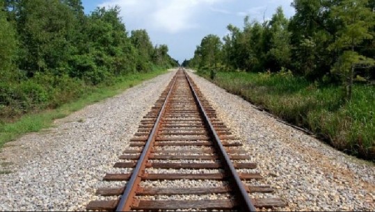 Hekurudha Tiranë-Durrës/ Punimet nisin në tetor, tenderohet edhe mbikëqyrja