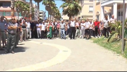 Militantët e PD bllokojnë hyrjen në bashki të Kralit, sulmojnë edhe Prefekten e Tiranës