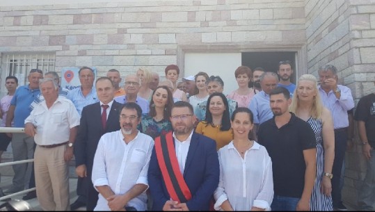 Betohen nën himnin grek e shqiptar Toli në Dropull e 6 kryebashkiakë të rinj, Basha: Ideatorët e kësaj farse...në burg