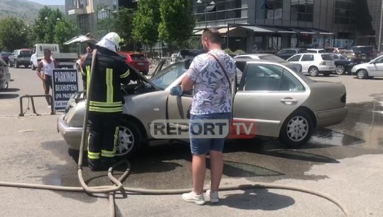 Përfshihet nga flakët 'Benzi' në Shkodër (VIDEO)