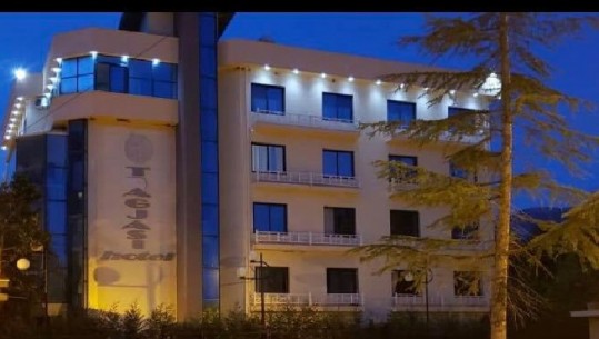 Anti-informaliteti bllokon hotelin në Vlorë, pronari: Me hyrjen u mor Ylli Baka! Rama: Vazhdoni bosa vazhdoni... (FOTO)