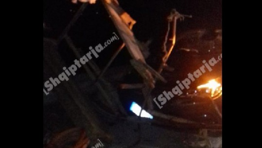 Makina përplas karrocën me kalë në Peqin, një i plagosur rëndë (Pamjet)