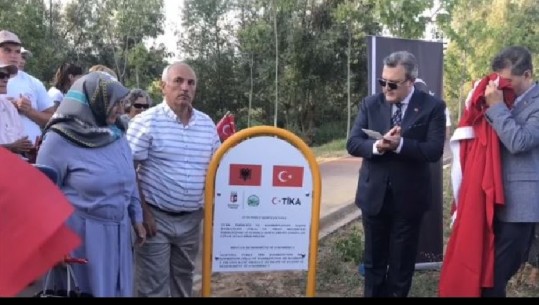 Ngrihet në Tiranë një memorial për grushtin e shtetit në Turqi (FOTO+VIDEO)