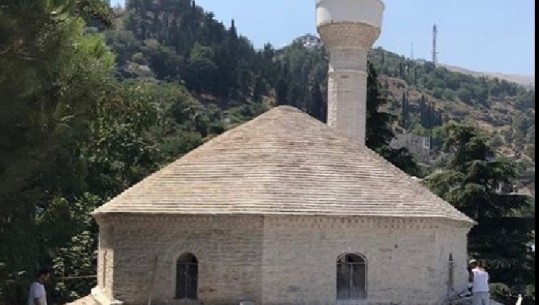 Rama uron Bajramin me fotot e xhamisë në Gjirokastër: E nxorëm në dritë! Gëzuar