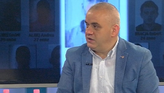 'Nuk e bëre si burrat profesor, ike shpejt'...mesazhi i ndjerë mes lotëve i Artan Hoxhës për Fatos Baxhakun