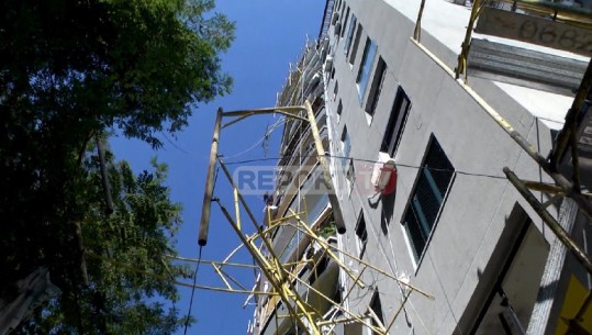 Skelat ende të varura në mbi 10 kate lartësi, pamje nga vendi i ngjarjes ku humbën jetën dy punëtorët e ndërtimit (VIDEO+FOTO)
