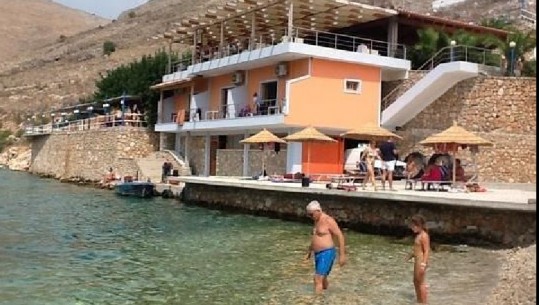 Kushëriri i Koço Kokëdhimës restorant PA LEJE mbi plazhin e Porto Palermos! Kryebashkiaku i Himarës e shembi në 2012...por kush e mbron sot?!