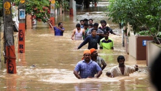 Indi, rritet në 350 numri i viktimave nga përmbytjet (FOTO+VIDEO)
