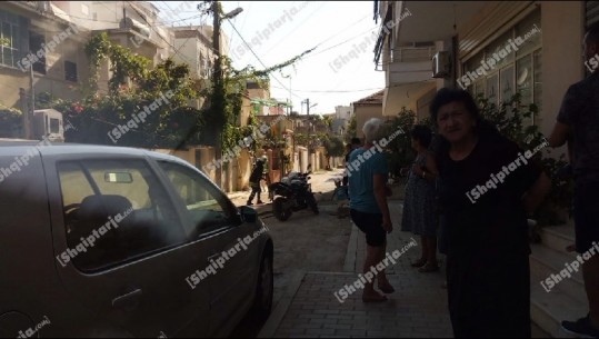 Përfshihet nga flakët një banesë në Durrës, fqinjët e shpëtojnë nga shkrumbimi i plotë (VIDEO)