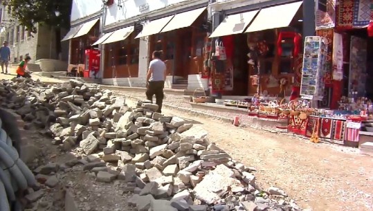  Bizneset në Pazarin e Gjirokastrës drejt falimentit, pse po largohen turistët
