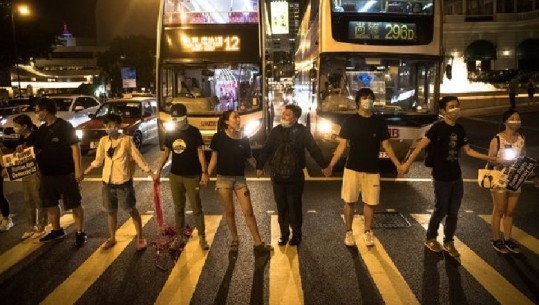 Ndërtohet 'Muri i Hong Kongut' për demokraci, 32 km i gjatë (VIDEO)
