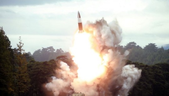 Koreja e Veriut shkel sërish premtimet, kryen prova të reja me raketa