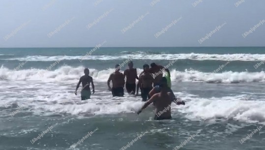 Kavajë/ Deti i 'egërsuar', shpëtohet nga mbytja një 50- vjeçar në Spille (EMRI+VIDEO)