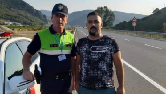 Pushuesit nga Kosova i çahet goma në 'Rrugën e Kombit', polici shqiptar e ndihmon dhe i paguan shpenzimet
