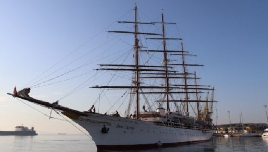  Veliera 'Sea Cloud', me 61 turistë amerikanë dhe evropianë për të tretën herë në bregdetin e Durrësit