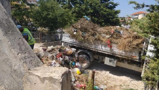 Vijon aksioni i pastrimit të mbetjeve në Pogradec (FOTO)
