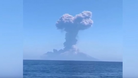 Shpërthen vullkani Stromboli në Itali, pamjet e 'hirit' që errësoi gjithçka! (VIDEO)