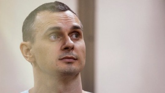 Rusia dhe Ukraina shkëmbejnë të burgosurit. Lihen të lirë regjizori Oleg Sentsov dhe 24 marinarë (VIDEO)