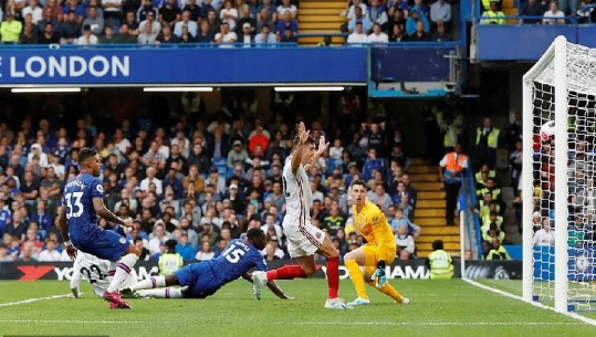 Chelsea-s i ikin nga duart dy pikë në minutat e fundit, City 'poker' kundër Brighton