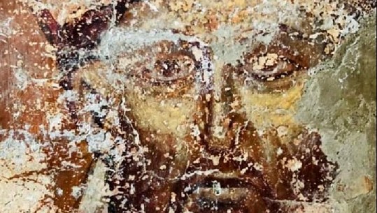 Një portret afresku i rrallë zbulohet në Kishën e Shën e Premtes në Balldren (FOTO)