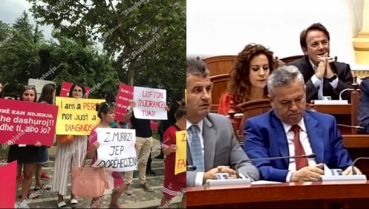 'Kërko falje dhe jep dorëheqjen!' Fondacioni 'Down Syndrome' protestë para parlamentit kundër Murrizit (VIDEO+FOTO)