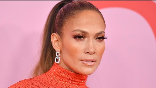 Jennifer Lopez publikon foto 'siç e ka bërë nëna' (Foto)