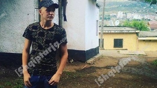 22-vjeçari që vrau me thikë shokun në mes të Bulqizës, në mëngjes dhunoi nënën dhe motrën